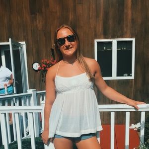 Meet your Posher, Ella